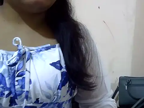 Snapshot of Noty_simran chatting on July 6, 2026, 6:21 am Noty simran online show from July 6, 2026, 6:21 am