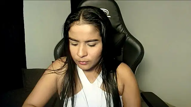 Snapshot of Kiara_Naomi chatting on July 1, 2026, 4:36 am Kiara Naomi online show from July 1, 2026, 4:36 am