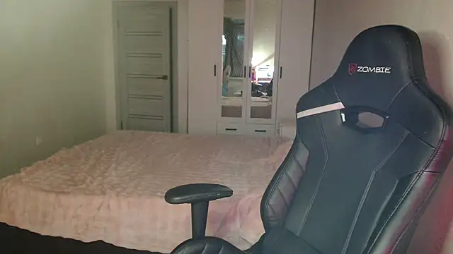 Snapshot of Mia_Luiza chatting on July 13, 2026, 7:16 pm Mia Luiza online show from July 13, 2026, 7:16 pm