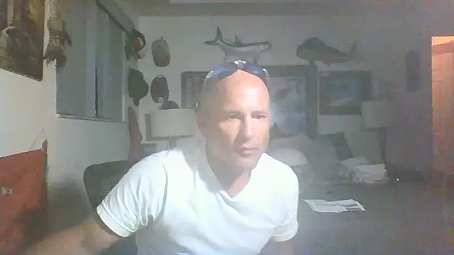 Snapshot of Reelg21 chatting on July 8, 2026, 3:22 am Reelg21 online show from July 8, 2026, 3:22 am