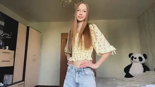 Snapshot of MarryTurnier chatting on July 5, 2026, 9:38 am MarryTurnier online show from July 5, 2026, 9:38 am