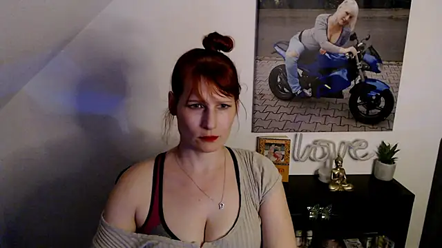 Snapshot of GileraBabe chatting on July 9, 2026, 6:45 pm GileraBabe online show from July 9, 2026, 6:45 pm