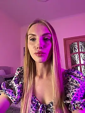 Snapshot of BellaSwan- chatting on July 6, 2026, 7:16 am BellaSwan- online show from July 6, 2026, 7:16 am
