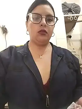 Snapshot of YINNA__24 chatting on July 14, 2026, 1:28 pm YINNA 24 online show from July 14, 2026, 1:28 pm