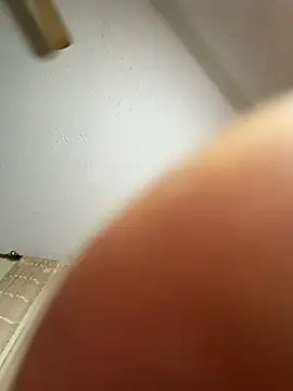 yellowGiirl online show from August 1, 2026, 2:33 am