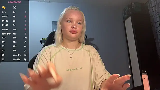 JoleneDorow online show from July 7, 2026, 1:52 am