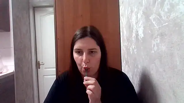 Snapshot of Emi-liaa chatting on July 9, 2026, 9:08 pm Emi-liaa online show from July 9, 2026, 9:08 pm