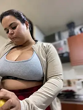 Snapshot of AliceStarshine chatting on February 10, 2025, 11:02 pm AliceStarshine online show from February 10, 2025, 11:02 pm