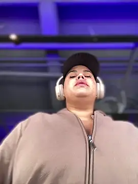 Snapshot of AliceStarshine chatting on February 16, 2025, 3:38 pm AliceStarshine online show from February 16, 2025, 3:38 pm