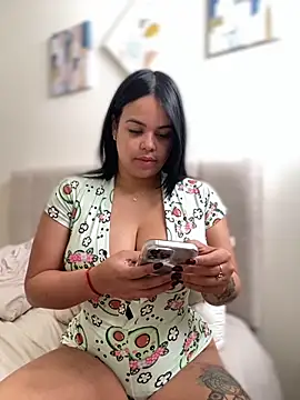 Snapshot of AliceStarshine chatting on October 22, 2025, 1:11 pm AliceStarshine online show from October 22, 2025, 1:11 pm