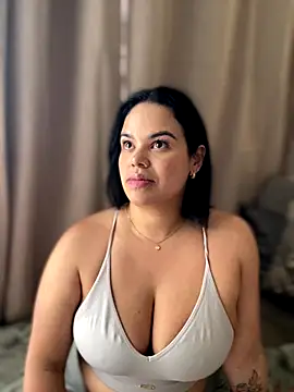 Snapshot of AliceStarshine chatting on November 5, 2025, 12:16 pm AliceStarshine online show from November 5, 2025, 12:16 pm