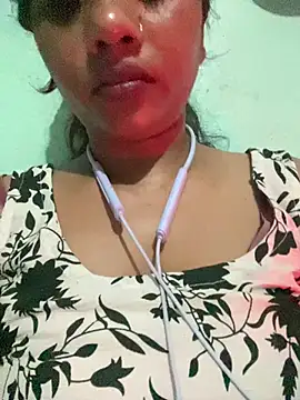 Snapshot of Miss-puhu chatting on July 12, 2026, 5:37 pm Miss-puhu online show from July 12, 2026, 5:37 pm