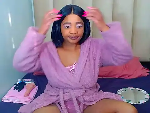 RoxyLuv21 online show from July 8, 2026, 6:40 am