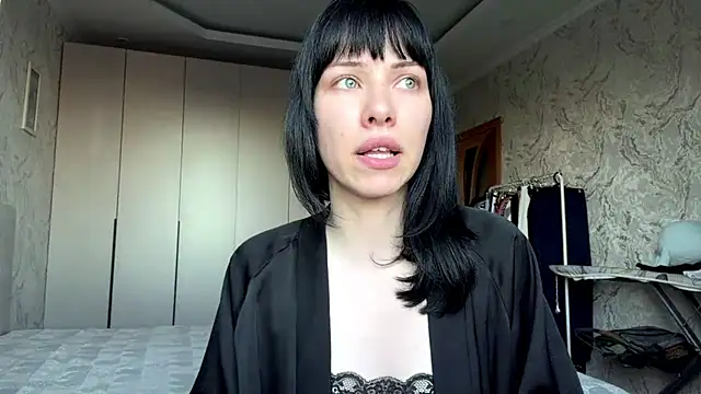 Snapshot of DomenicaLowe chatting on July 7, 2026, 3:27 pm DomenicaLowe online show from July 7, 2026, 3:27 pm