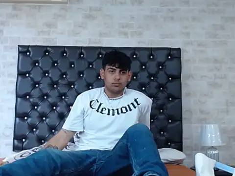 Snapshot of Zayn_Blaze chatting on July 8, 2026, 1:59 pm Zayn Blaze online show from July 8, 2026, 1:59 pm