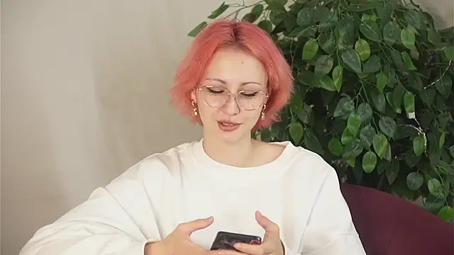 ErmelindaRottner online show from July 8, 2026, 7:46 am
