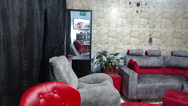 Snapshot of Almaluna chatting on July 7, 2026, 3:05 pm Almaluna online show from July 7, 2026, 3:05 pm