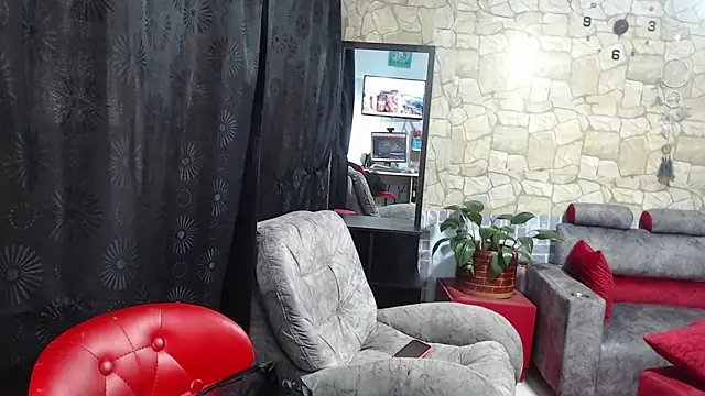 Snapshot of Almaluna chatting on July 8, 2026, 5:06 pm Almaluna online show from July 8, 2026, 5:06 pm