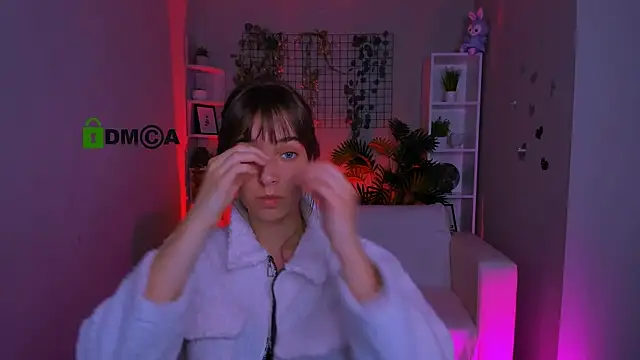 elodie crystal online show from July 23, 2026, 9:18 am