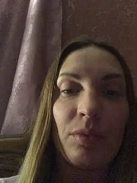 Snapshot of Ange_ls chatting on July 9, 2026, 7:40 pm Ange ls online show from July 9, 2026, 7:40 pm