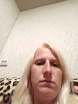 Snapshot of Amina-lov chatting on July 9, 2026, 8:02 pm Amina-lov online show from July 9, 2026, 8:02 pm