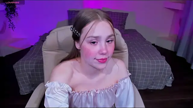 Snapshot of your_new_love chatting on July 9, 2026, 8:35 pm your new love online show from July 9, 2026, 8:35 pm