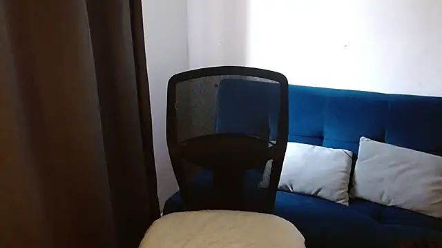 lispetite online show from November 10, 2025, 12:26 pm