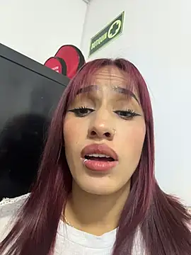 Snapshot of kathe_mooree chatting on July 14, 2026, 12:33 pm kathe mooree online show from July 14, 2026, 12:33 pm