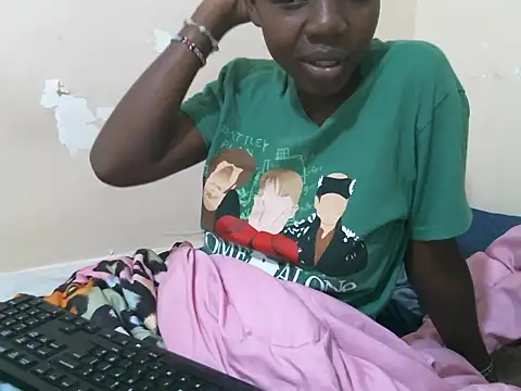 Snapshot of favour_001 chatting on July 12, 2026, 8:22 pm favour 001 online show from July 12, 2026, 8:22 pm