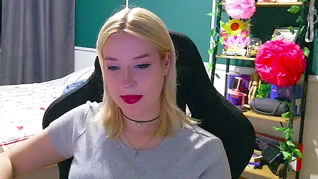 Snapshot of Eden_Rose chatting on July 25, 2026, 9:56 pm Eden Rose online show from July 25, 2026, 9:56 pm