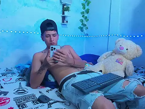 Snapshot of aaron_mercury_x chatting on July 12, 2026, 10:23 pm aaron mercury x online show from July 12, 2026, 10:23 pm