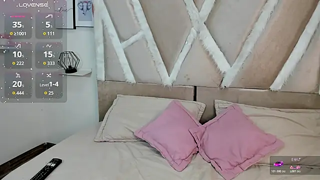 holly rosee online show from July 14, 2026, 5:01 am
