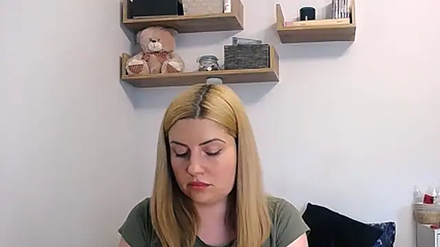 Snapshot of alisenties chatting on June 12, 2026, 2:27 pm alisenties online show from June 12, 2026, 2:27 pm