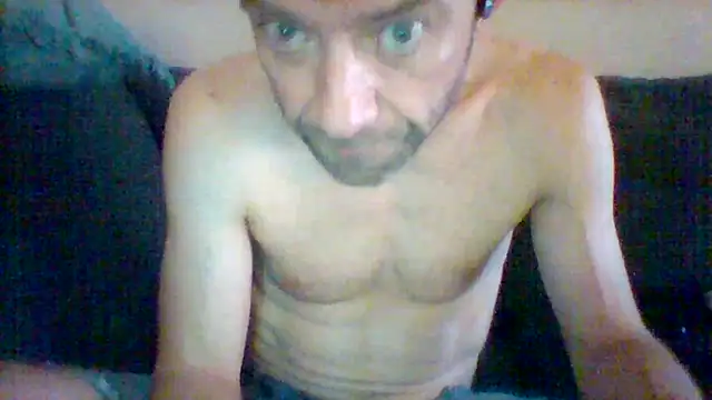 Snapshot of Cubinho79_b chatting on July 17, 2026, 1:23 am Cubinho79 b online show from July 17, 2026, 1:23 am