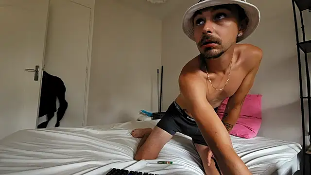 Snapshot of jeune_lynx chatting on July 15, 2026, 12:21 pm jeune lynx online show from July 15, 2026, 12:21 pm