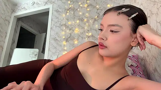 Snapshot of JenniferJenny_ chatting on July 15, 2026, 11:48 am JenniferJenny online show from July 15, 2026, 11:48 am