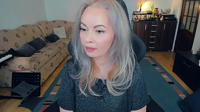 WhitneyLynn online show from January 4, 2025, 11:00 am