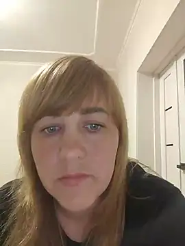velvetsky323 online show from July 22, 2026, 8:22 pm
