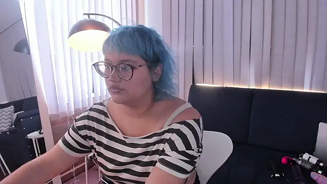 Snapshot of Blue_Cherry chatting on July 21, 2026, 7:38 pm Blue Cherry online show from July 21, 2026, 7:38 pm