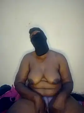 queenofbeautyss online show from July 21, 2026, 1:57 pm