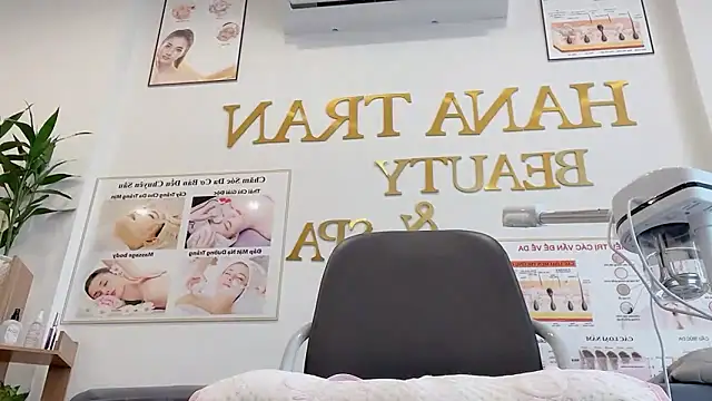 Snapshot of Katy_Bae chatting on October 8, 2025, 4:10 am Katy Bae online show from October 8, 2025, 4:10 am