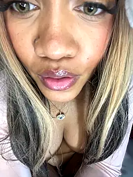 riri brunnete online show from December 4, 2024, 2:26 pm