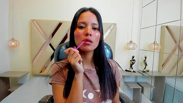 Ivonne Latina online show from July 23, 2026, 8:07 pm