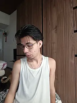 Snapshot of Nicolas_moon chatting on August 4, 2026, 6:10 pm Nicolas moon online show from August 4, 2026, 6:10 pm