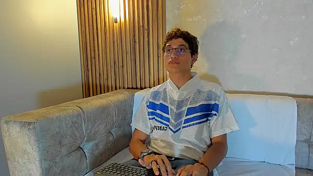Snapshot of Damian_Wolff chatting on July 29, 2026, 5:44 pm Damian Wolff online show from July 29, 2026, 5:44 pm