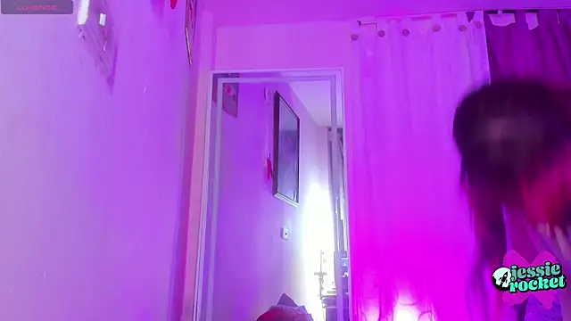 jessierocketx online show from November 14, 2025, 2:10 am