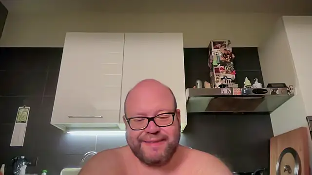 Snapshot of theitalianbear chatting on May 15, 2026, 10:50 pm theitalianbear online show from May 15, 2026, 10:50 pm