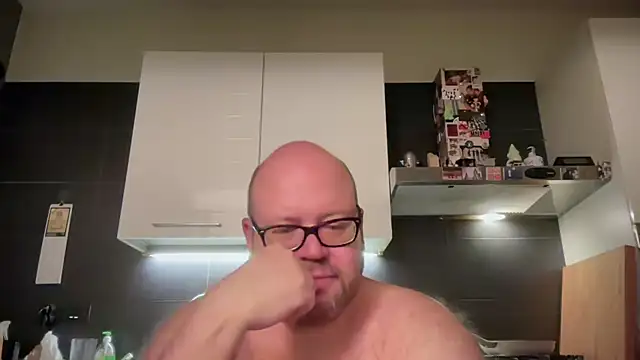 Snapshot of theitalianbear chatting on June 1, 2026, 2:46 am theitalianbear online show from June 1, 2026, 2:46 am
