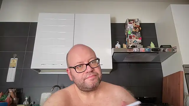 Snapshot of theitalianbear chatting on July 1, 2026, 6:37 am theitalianbear online show from July 1, 2026, 6:37 am