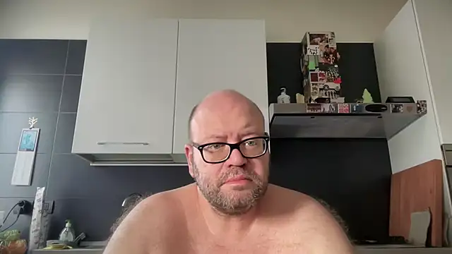 Snapshot of theitalianbear chatting on July 6, 2026, 5:26 am theitalianbear online show from July 6, 2026, 5:26 am
